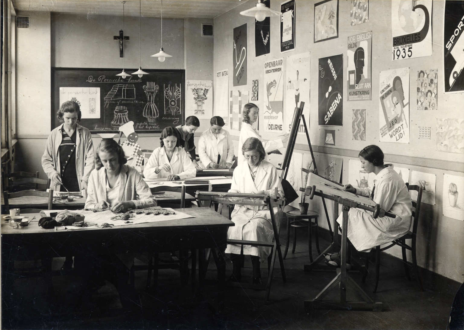 4 A class photograph with a.o. Martha Van Coppenolle at the Technisch Instituut van Sint-Maria in Antwerp, ca. 1930